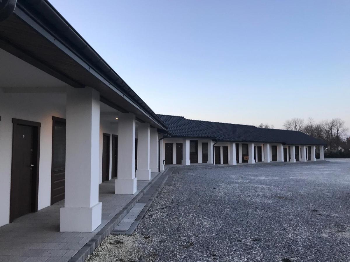 Hotel Gosciniec Krepa Lipsko Exterior foto